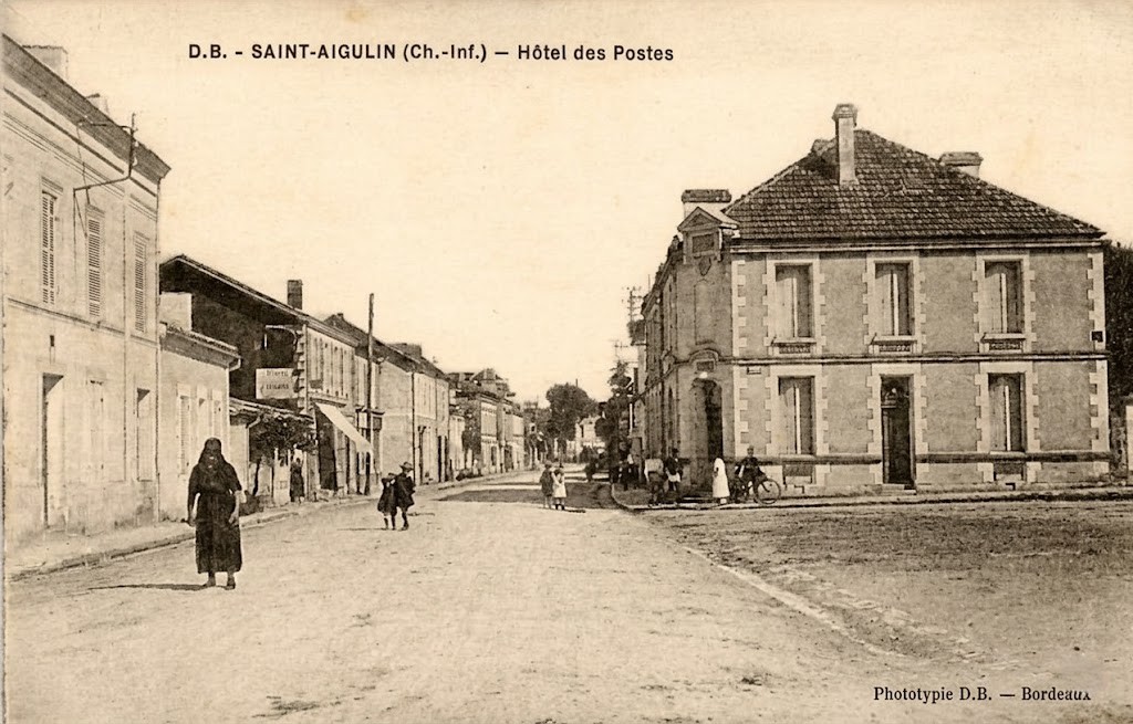 L'édifice de la Poste sort tout juste de terre.