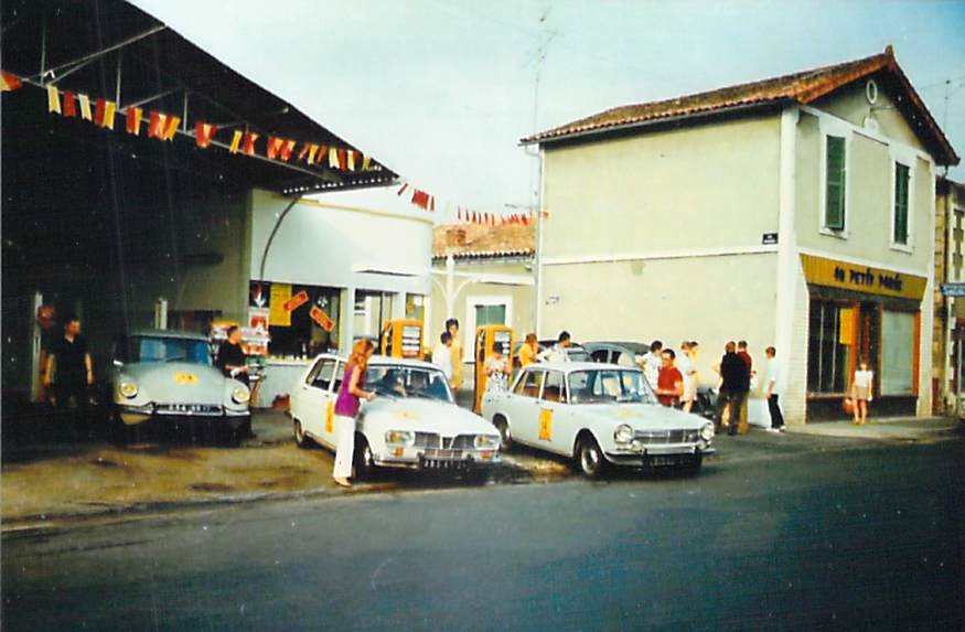 La station shell et l'effervescence du rallye