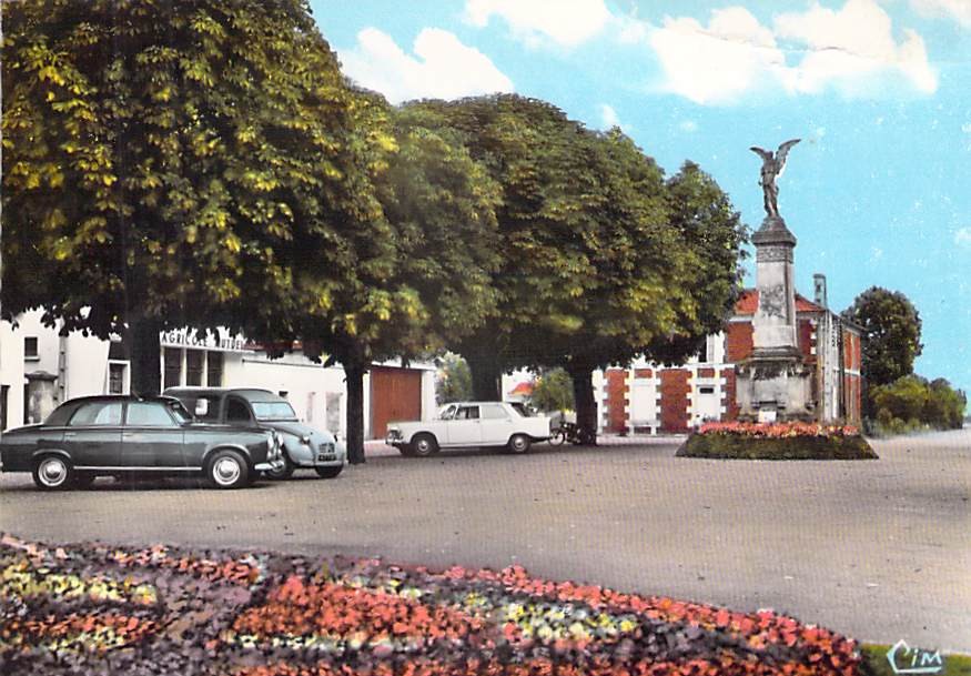 La place de la Victoire et le monument