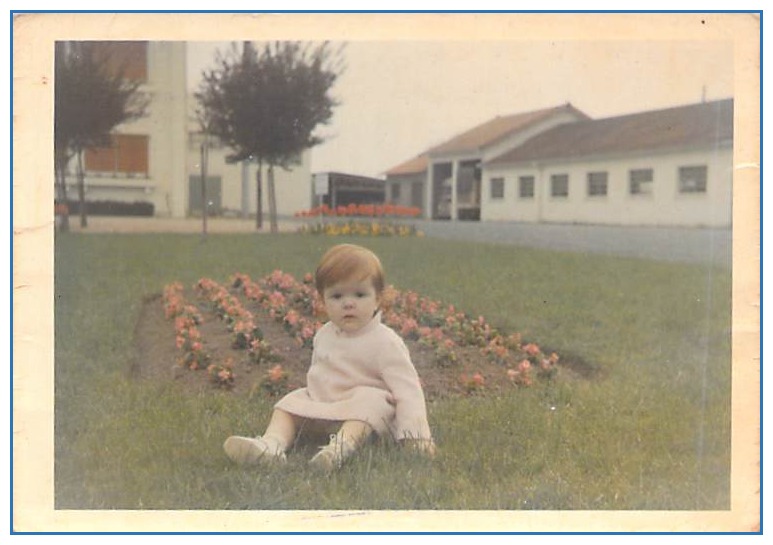 Pause fleurie pour Isabelle, petite-fille de M. Pierre Martin