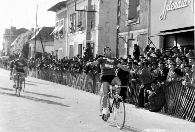 Le charme du cyclisme d'antan — 1957 .